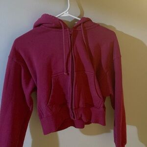 aritzia cozy fleece cropped zip up hoodie maroon size xs